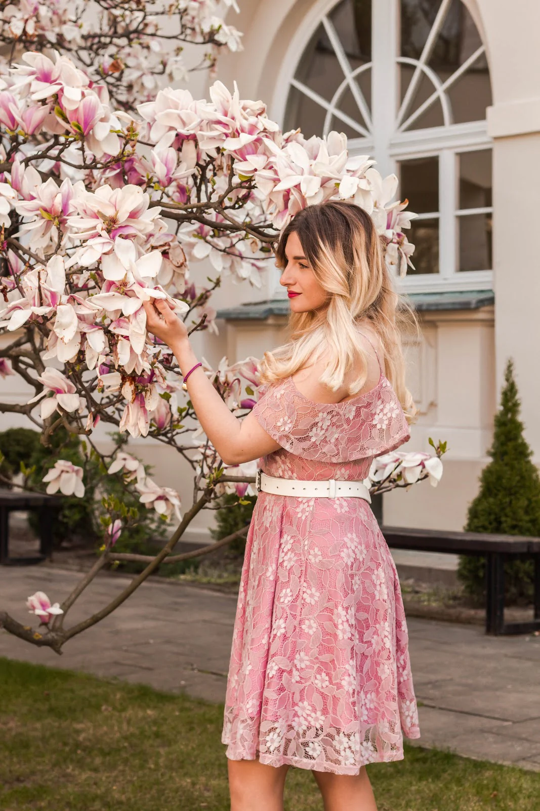 1950s Lace Cold Shoulder Ruffle Dress - Image 10