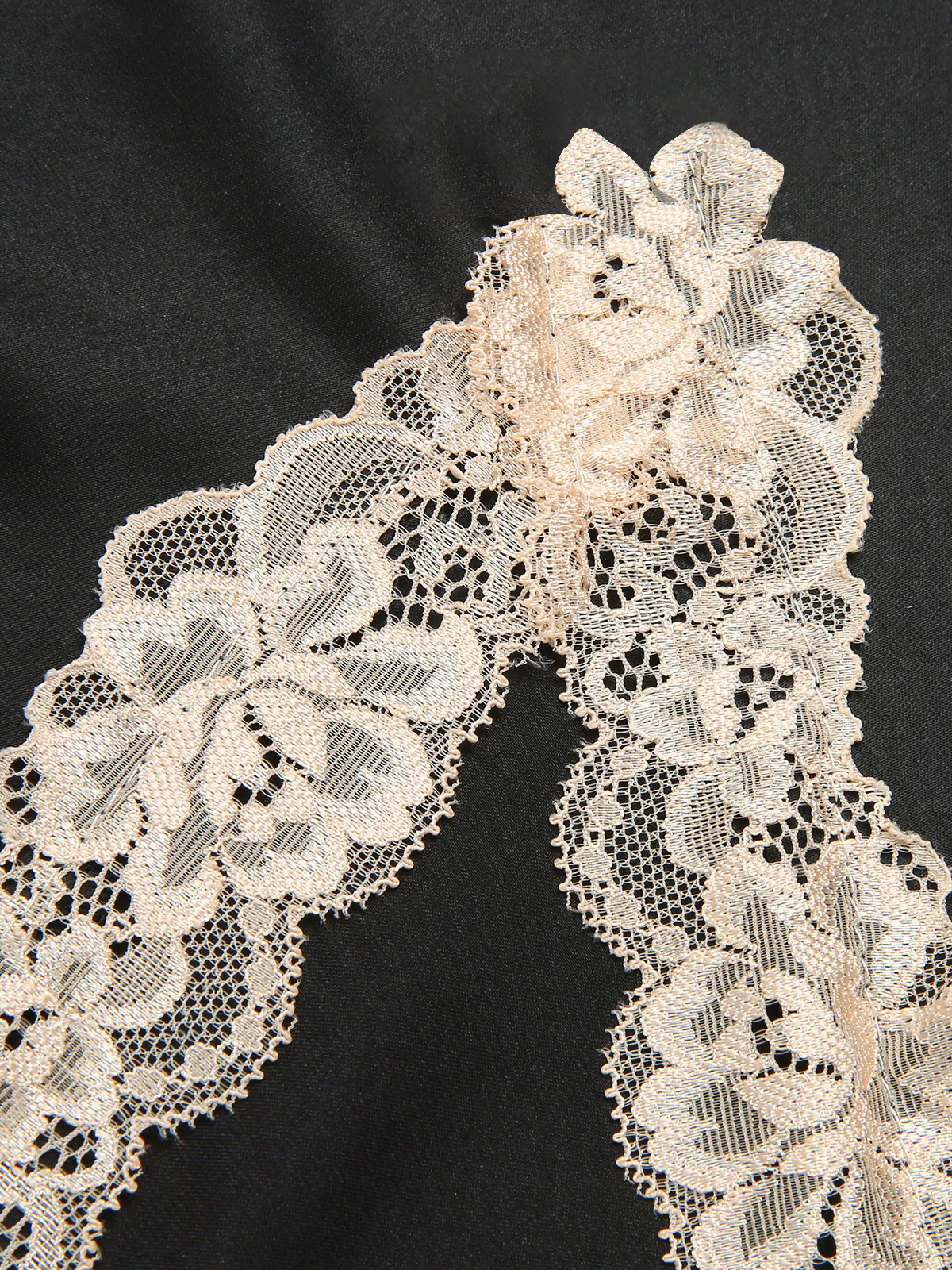 1950s Lace Patchwork Suspender Sleepwear - Image 4