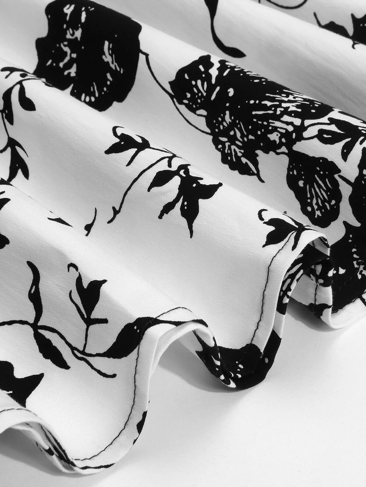 Black 1950s Floral Swing Dress - Image 5