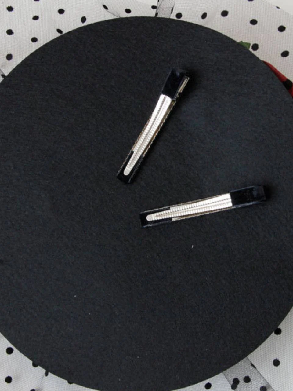 Black Retro 3D Roses Mesh Hat - Image 6