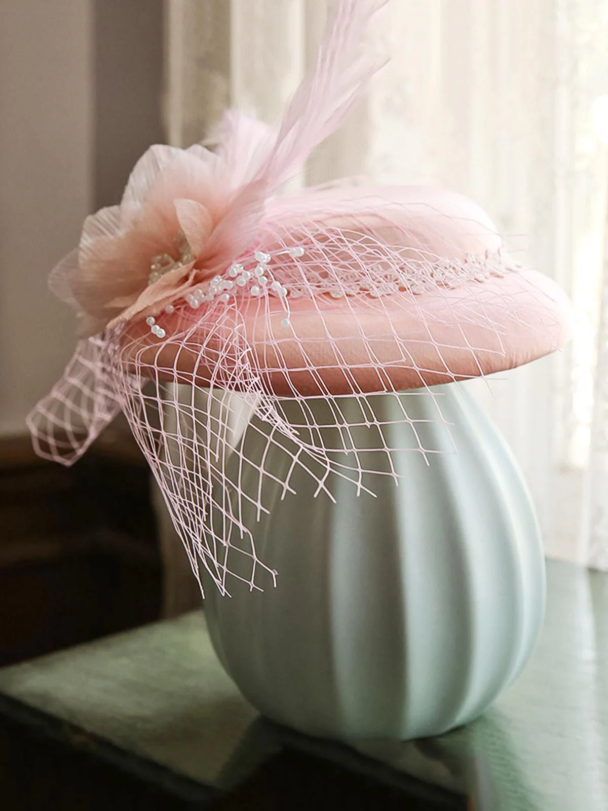 Retro Mesh Floral Feather Hat - Image 4