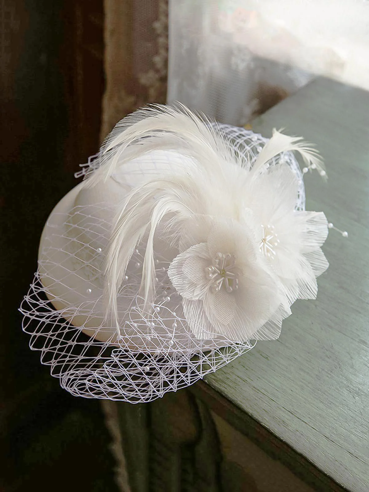 Retro Mesh Floral Feather Hat - Image 5