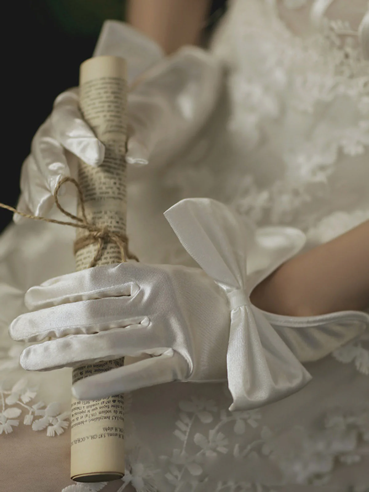 Retro Silky Bowknot Split Gloves - Image 3