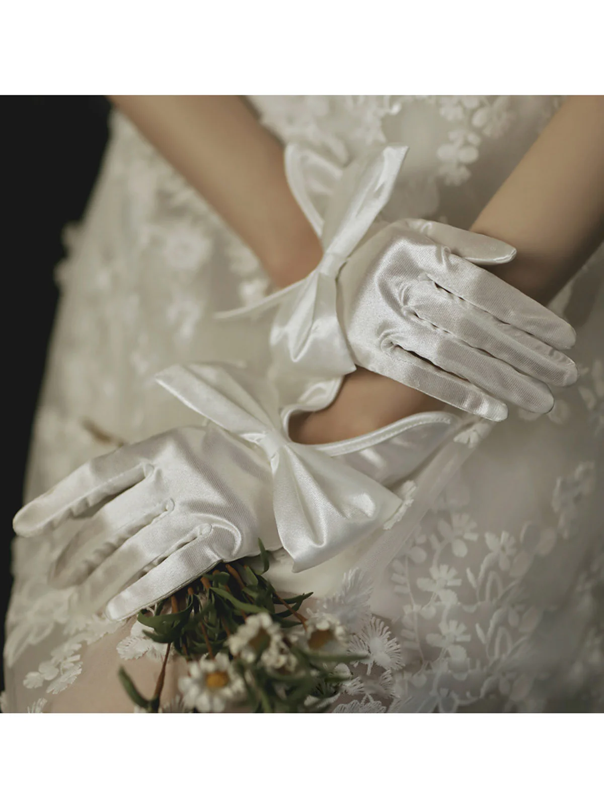 Retro Silky Bowknot Split Gloves - Image 5