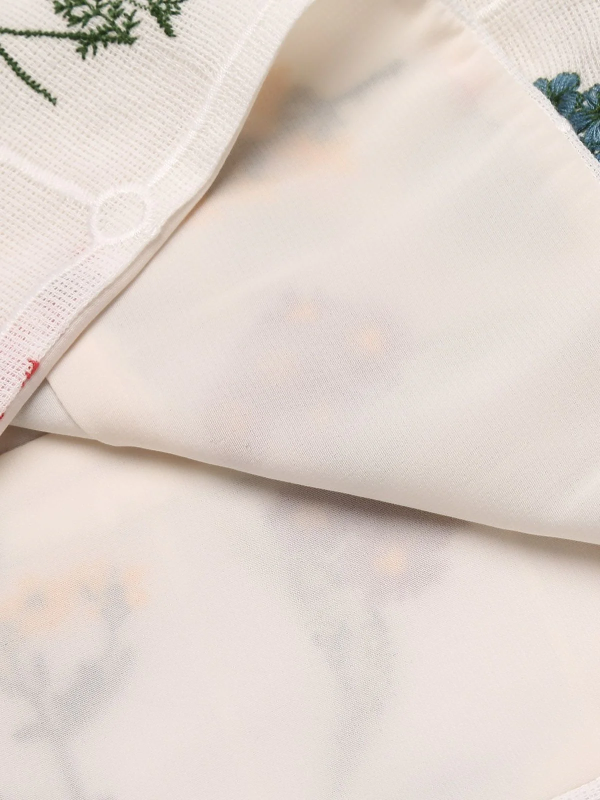 White 1950s Floral Embroidery Crop Top - Image 7